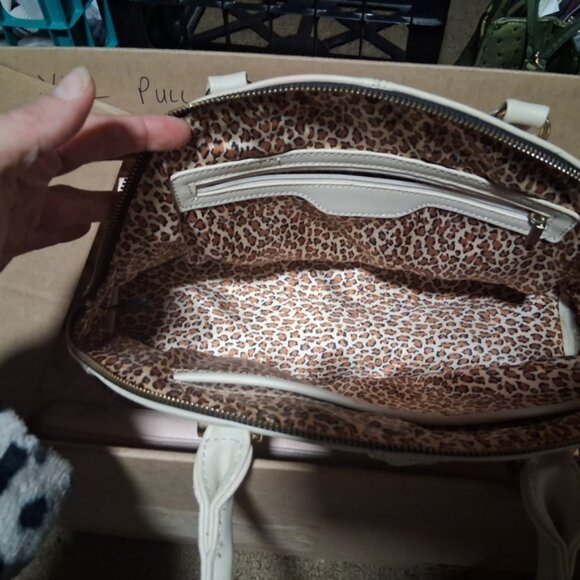 No Boundaries Cream Hobo Bag with Gold Zippers - Picture 4 of 4